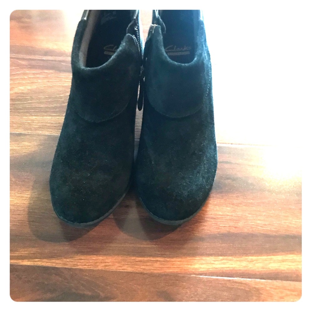 Women’s Clark’s side zip black ankle booties